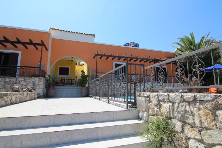 HOUSE WITH SHARED POOL IN ALMYRIDA